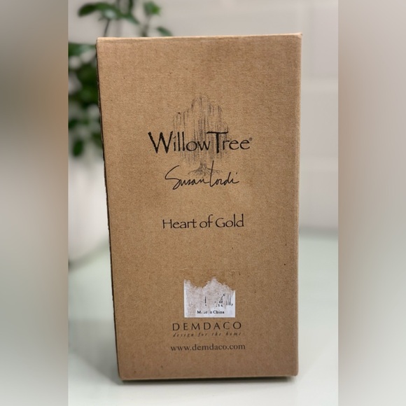 Willow Tree Heart of Gold Boy Figurine Susan Lordi 2004 Demdaco 5.5" - Picture 8 of 12